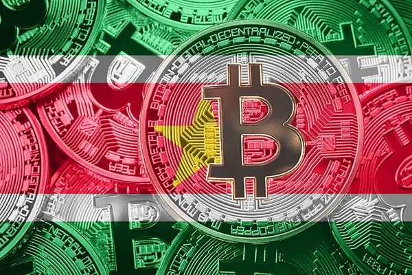 Bitcoin スリナムの国旗のスタック Bitcoin Cryptocurrencies Btc の背景 — ストック写真
