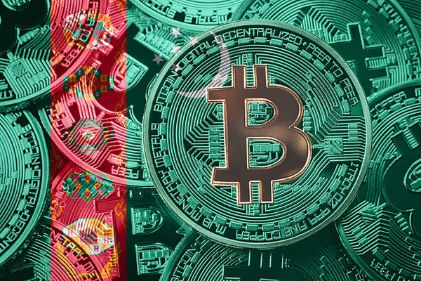 Bitcoin Türkmenistan bayrağı yığını. Bitcoin cryptocurrencies kavramı. BTC arka plan.