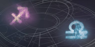 Yay ve Terazi burç uyumluluğu imzalar. Gece gökyüzü arka plan.