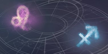 Aslan ve Yay burç uyumluluğu imzalar. Gece gökyüzü arka plan.