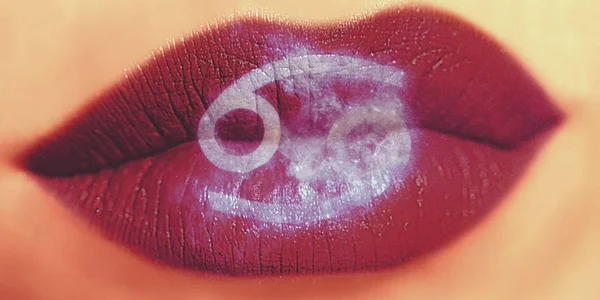 Maquillaje Labios Creativo Moda Primer Plano Labios Brillantes Brillantes Con —  Fotos de Stock