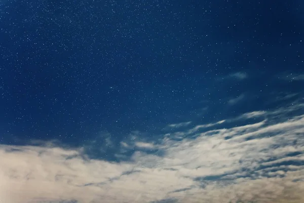 Νύχτα Ουρανό Υπόβαθρα Αστέρια Και Σύννεφα — Φωτογραφία Αρχείου