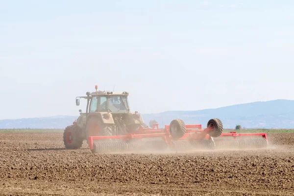 Medan Persiapkan Traktor Traktor Pertanian — Stok Foto