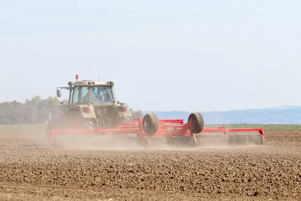 Medan Persiapkan Traktor Traktor Pertanian — Stok Foto