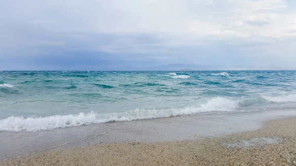 Güçlü Dalgalar Sahile Çarpar Güzel Deniz Manzarası — Stok fotoğraf