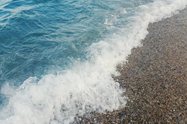 Welle Des Blauen Ozeans Sandstrand Nahaufnahme Sommer Hintergrund — Stockfoto