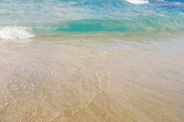 Wave Blue Ocean Sandy Beach Close Summer Background — Stock Photo, Image