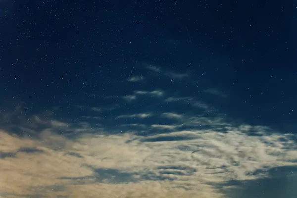 Νύχτα Ουρανό Υπόβαθρα Αστέρια Και Σύννεφα — Φωτογραφία Αρχείου