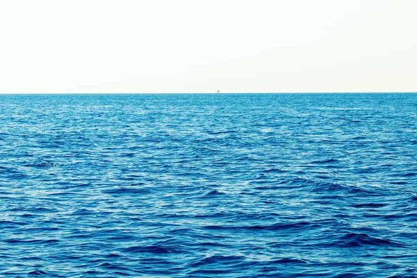 Velero Lejano Mar Vacaciones Verano — Foto de Stock