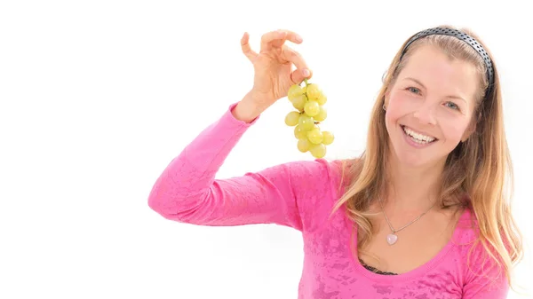 Blonde Vrouw Met Rijpe Druiven Witte Achtergrond — Stockfoto