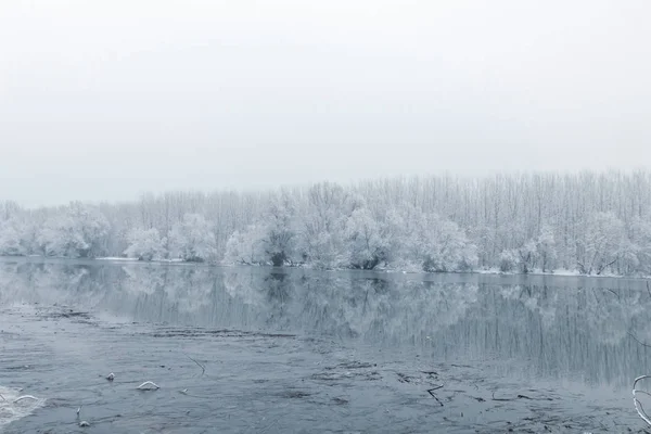 Bevroren Meer Winter Winter Meer Scène Reflecteren Het Water — Stockfoto