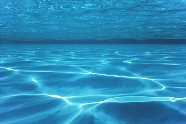 Piscina água sol reflexão fundo. Ondulação Água. — Fotografia de Stock