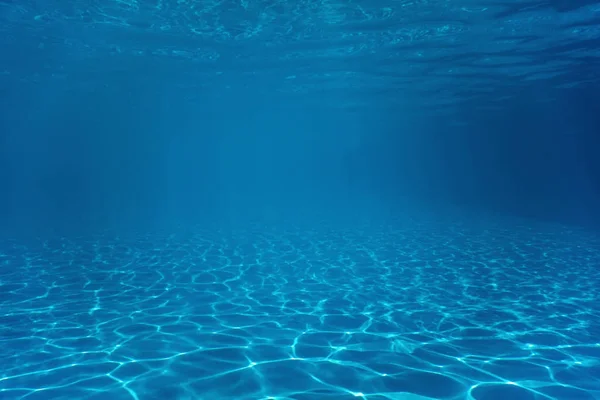 Подводный пустой бассейн — стоковое фото