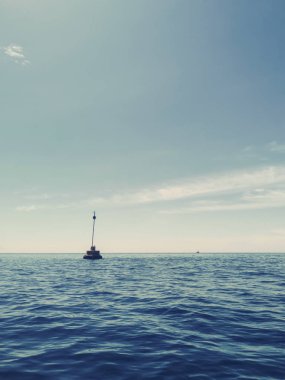 Horizon Mavi Gökyüzünde Küçük Deniz Feneri