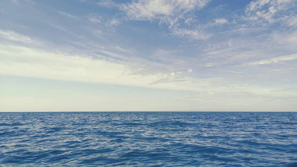 Océano azul, superficie del agua y cielo azul — Foto de Stock