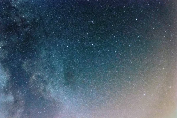 Céu noturno com estrelas brilhantes, Via Láctea galáxia — Fotografia de Stock