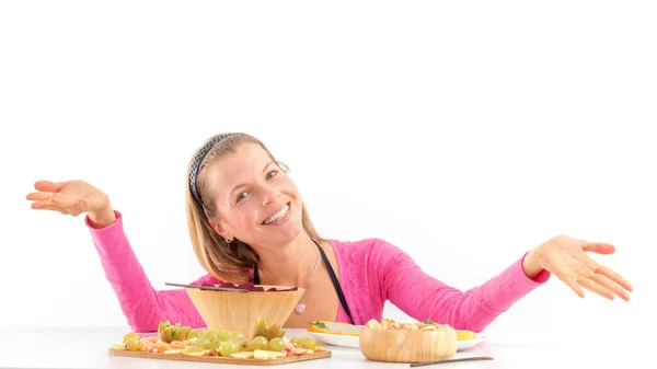 Preparación de alimentos veganos crudos. Comida cruda concepto cuenco de bambú. Vegano f —  Fotos de Stock