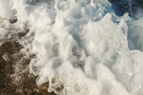 Ola de océano azul en la playa de cerca Fondo de verano —  Fotos de Stock