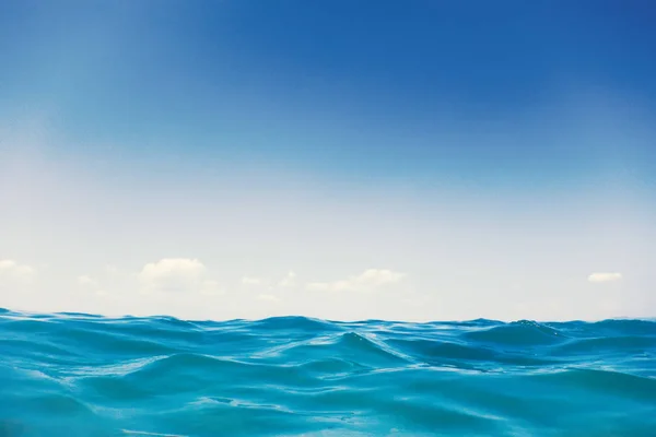Meereswelle aus nächster Nähe, niedriger Winkel Blick Wasser Hintergrund — Stockfoto