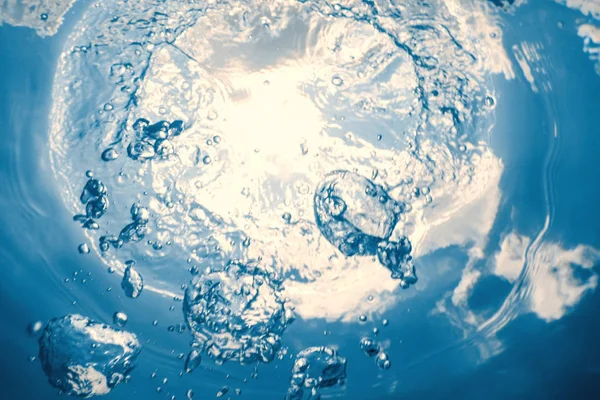 Underwater bubbles with sunlight. Underwater background bubbles. — Stock Photo, Image