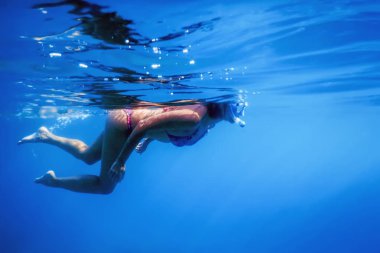 Tropikal Denizde Şnorkel Kadınlar, Sualtı Kadınları