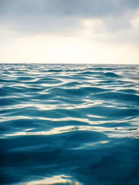 Superfície da água do oceano, fundo da água do oceano — Fotografia de Stock