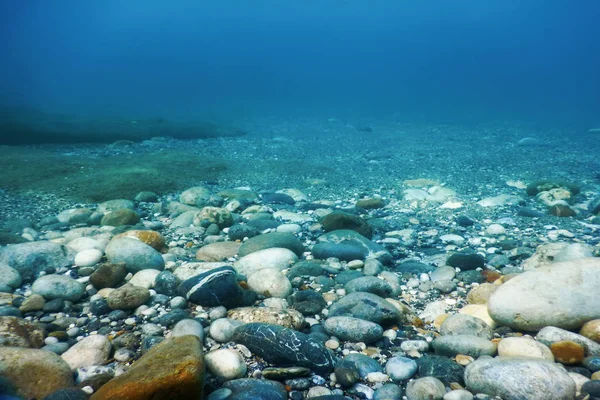 Undervattensstenar och småsten på havsbotten — Stockfoto