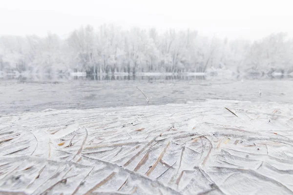 Frozen lake in winter, Winter lake scene — Stock Photo, Image