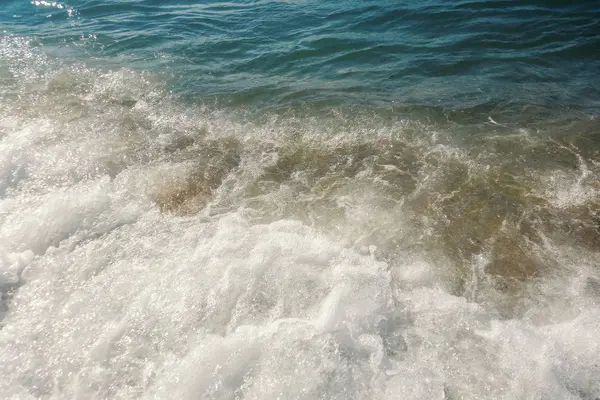 Vague d'océan bleu sur la plage de sable gros plan Été Fond — Photo