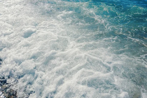 Våga av blått hav på sandstrand Sommar Bakgrund — Stockfoto