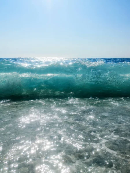 Mavi Okyanus 'un Kırılan Dalgası Yaz Arkaplanı — Stok fotoğraf