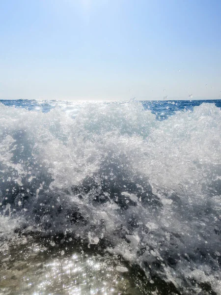 Breaking Wave of Blue Ocean Contexte d'été — Photo