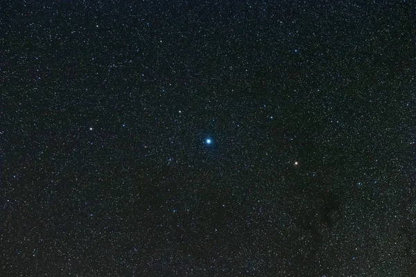 Constelación de Aquila en el cielo nocturno real, estrella de la constelación del águila — Foto de Stock