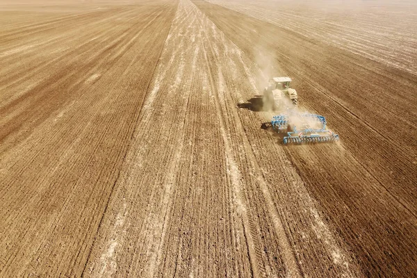 空中景观拖拉机准备场 农业拖拉机景观 — 图库照片