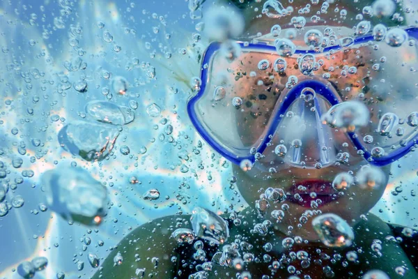 Undervattens Kvinna Snorkling Mask Bubblor Närbild Porträtt Pool Semester Kul — Stockfoto