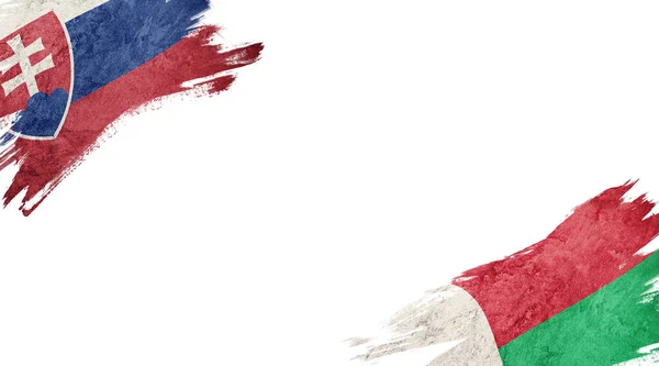 白い背景にスロバキアとマダガスカルの旗 — ストック写真
