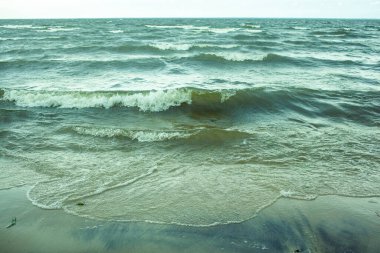 Kumsalda el salla Yakından bak