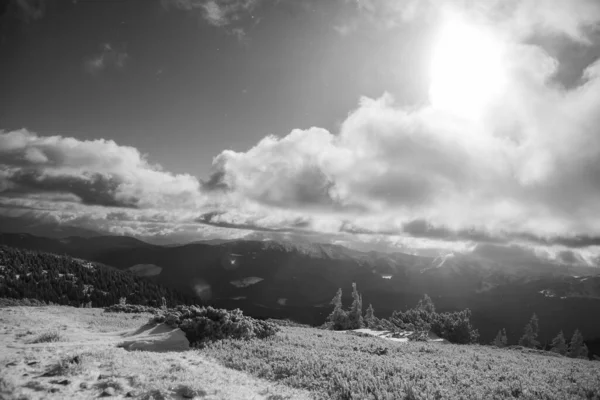 Berglandschap Karpaten Tijdens Winterwandelingen — Stockfoto