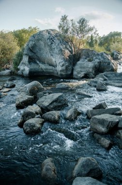 Mihiya rafting turu suda güzel taş - Pivdennyi Buh nehri