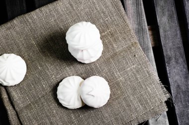 yumuşak marshmallow ile meyve