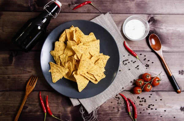 beyaz soslu baharatlı nachos