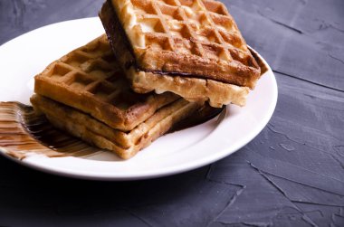 Çikolata ve krema tepesi ile Viyana gözleme