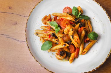 Domates soslu karides ile İtalyan makarna