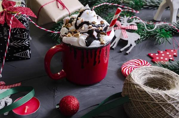 Oyuncaklar, Noel ağacı, simler ve kakao ile Noel düzeni