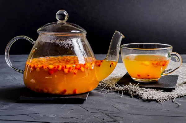 Zencefil, çilek ve tarçın ile deniz dikeni çay