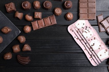 farklı formları ve tadı çikolata şekerleri