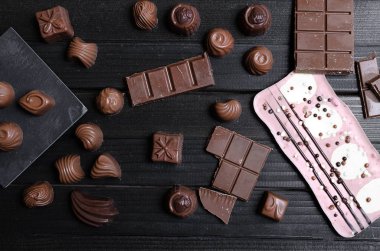 farklı formları ve tadı çikolata şekerleri