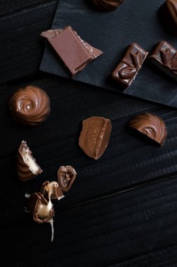farklı formları ve tadı çikolata şekerleri