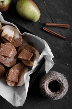 Karamelize Armut - şurup baharat ile haşlanmış armut