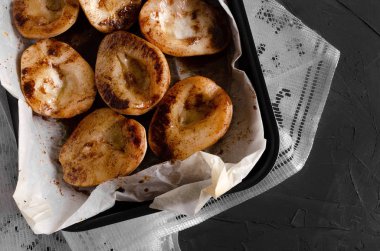 Karamelize Armut - şurup baharat ile haşlanmış armut